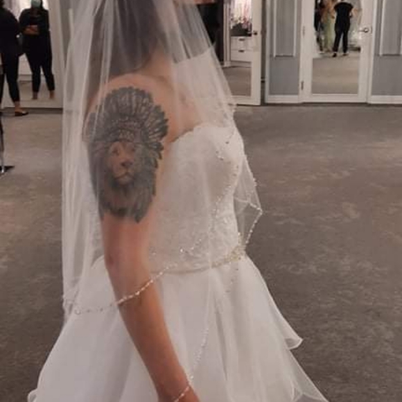 Wedding dress - Picture 4 of 8